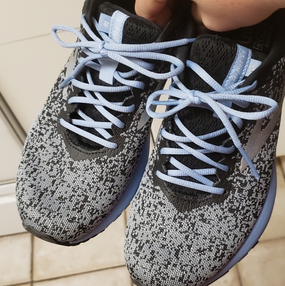 Ladies Size 9 1/2 Brooks sneakers - Picture 1 of 4